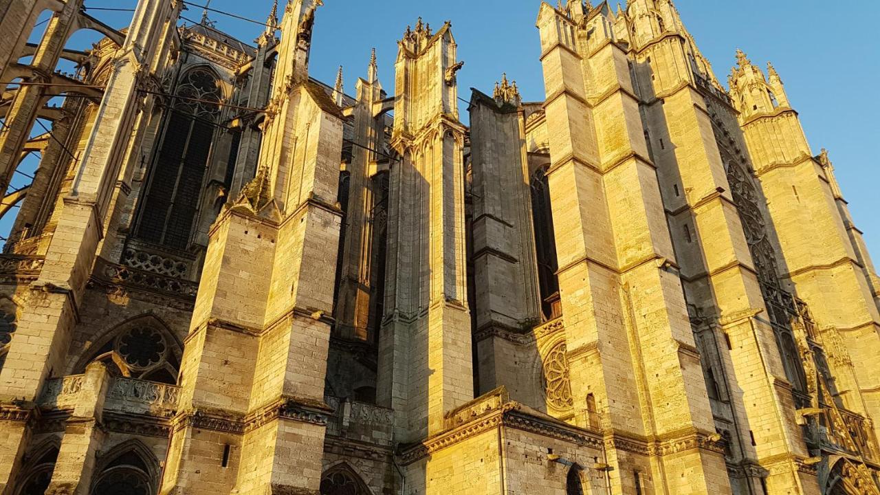 F1 Au Pied De La Cathedrale Apartment Бове Екстериор снимка