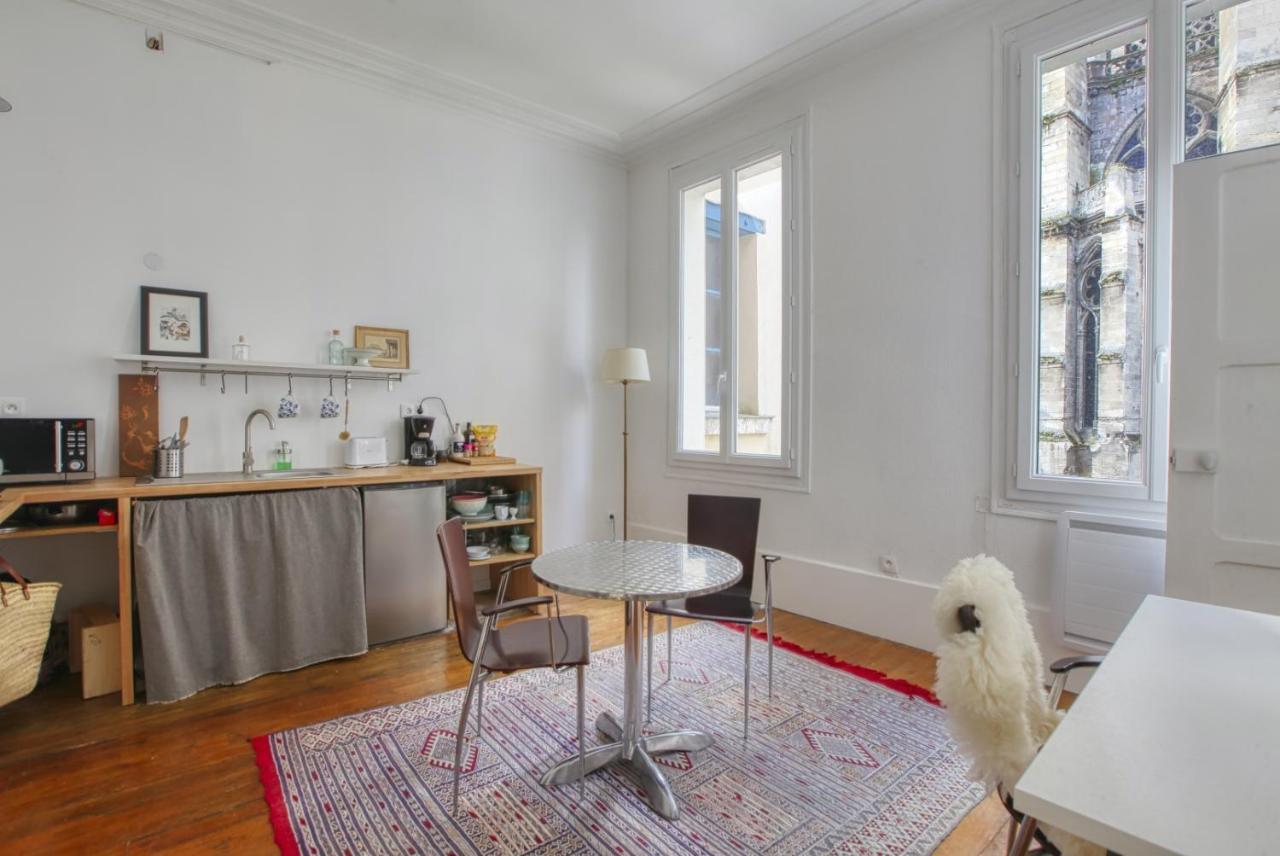 F1 Au Pied De La Cathedrale Apartment Бове Екстериор снимка